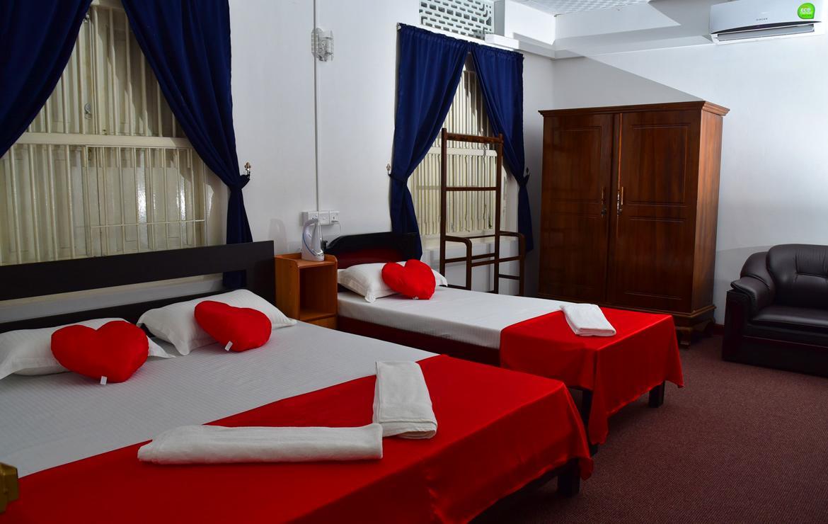 Hotel Walawwa Dutch House Ja-Ela Esterno foto