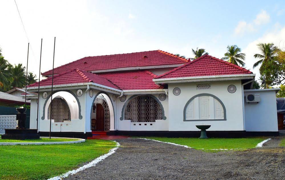 Hotel Walawwa Dutch House Ja-Ela Esterno foto