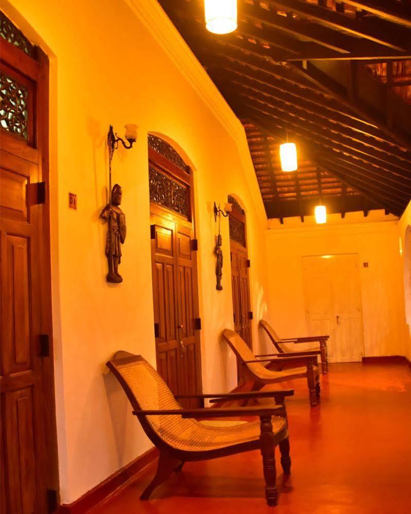Hotel Walawwa Dutch House Ja-Ela Esterno foto